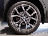 BMW純正アルミホイールです。納車時にはアルミホイールコーティングも承っております!是非ご検討下さいませ。