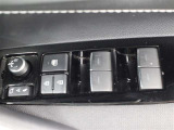 運転席からも操作可能な全席パワーウィンドウが装備されています。