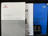 スマートキーは鍵をバッグに入れたままでもドアロックの開閉やエンジンのON・OFFができます。夜間や雨の日も鍵を探さなくて良いので便利です。