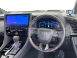 運転席まわりです。 各操作スイッチは使いやすい位置に配置されてます。