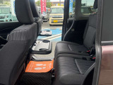 運転席背面にドリンクホルダー