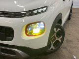 ●LEDヘッドライト:夜間走行時も良好な視界を確保し安心して運転できる高輝度LEDヘッドライトを装備!点灯速度が早く、消費電力も抑えられています。