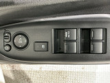 狭い駐車場で便利な電動格納ドアミラーが付いています。