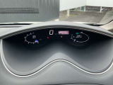 スピードメーターやタコメーターなど一般的なメーター表示に加え、ECOメーターなどエコドライブ度を表示する機能も充実。視覚的にエコドライブが楽しめます。