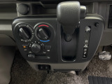 屋上展示場に常に50台以上の車両をご用意!お気に入りの1台が見つかるかも!?