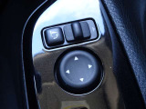 【電動格納ドアミラー】狭い駐車場で便利な電動格納ドアミラーが付いています。