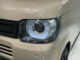 LEDヘッドライトは、点灯の瞬間から最大光量を発揮し、突然暗くなるトンネルなどでの安定感を高めます。