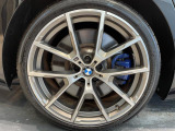 BMWならではの卓越した走りを支えるホイールと足回りです!日本車の走りに慣れている方にもぜひ体感して頂きたいほど、高いレベルでまとまっています!