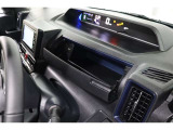スッキリしまうことのできる運転席アッパーボックスがあります!
