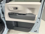 窓の開閉もスイッチひとつで簡単!駐車券を取るときもラクラク★