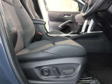 パワーシート搭載。微妙な調整が手軽にでき、ピッタリなポジションで運転することが可能です。