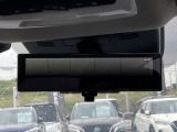 インテリジェント ルームミラーです。車両後方のカメラ映像をミラー面に映し出します。