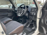 運転席足元
