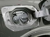 電気式4WDシステム(E-Four)を搭載。雪道などの滑りやすい路面でも安心して走行できます。
