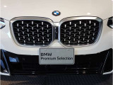 【キドニーグリル】BMWは約90年もの間、ほぼ全ての車両にひと目でBMWだと分かるこの特徴的なフロントグリルが備えられ、デザイン・アイコンとして親しまれてきました。