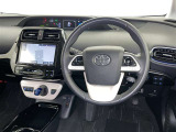 運転席まわりです。 各操作スイッチは使いやすい位置に配置されてます。