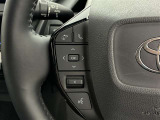 運転中、オーディオの操作をしてて、ハッとしたことはありませんか?ステアリングスイッチは、運転中でもハンドルでオーディオの操作が可能です。安全なドライブをサポートします。