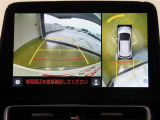 車両を上から見たような映像を映し出すパノラミックビューモニター付きです。