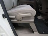 一人一人に合ったポジションにシートを細かく調整することが出来ます。長時間の運転でも疲れにくくなり、安心して運転することに寄与します。