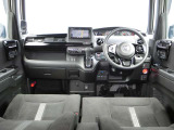 運転席からの視界が左右に広く隅々まではっきりと見渡せます。車の先端も把握しやすく安心して運転できます♪