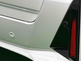 リヤ側に4つのセンサーを施し後退時車両直後確認機能を強化しております