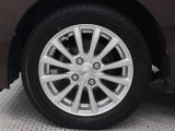 社外品の14インチアルミホイールを装着しています。タイヤサイズ155/65R14