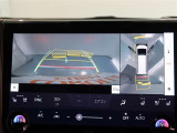 パノラミックビューモニター付きです。車両を上から見たような映像をモニター画面に表示。運転席からの目視では見にくい、車両周辺の状況をリアルタイムでしっかり確認できます。
