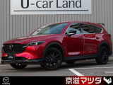 シャープでモダンなブロックメッシュパターンを採用し、バンパー立体と連続した造り込みにより、上級SUVにふさわしい力強さと上質さを表現。