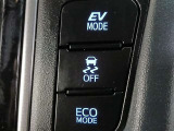 VSC(滑りやすい路面での横滑りを抑え車両の安定性を保つための機能)搭載ですが、雪道などから脱出する時はOFFすると脱出しやすくなる場合があります
