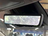 【デジタルインナーミラー】後席の大きな荷物や同乗者で後方が確認しづらい時でも安心!カメラが撮影した車両後方の映像をルームミラー内に表示。クリアな視界で状況の確認が可能です!