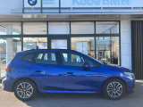 【BMWの伝統-3】BMWのお車は、&ldquo;駆け抜ける歓び&rdquo;を体現しております。走行の安定性とコーナリングの良さを追求し、思い通りにハンドルの操作可能です。