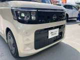 LEDヘッドランプ:ハロゲンランプの約2倍の光量でより明るく遠くを照らし、夜間走行時の視認性を高めます。