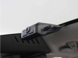【ボルボ・ドライブレコーダー 駐車監視機能付】フロントカメラ4K、リアカメラQHDの高画質にCMOSイメージセンサーを適用し、前方/後方において昼夜間の映像を鮮明に録画することができます。