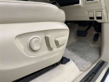 パワーシート搭載。微妙な調整が手軽にでき、ピッタリのポジションで運転することが可能です。