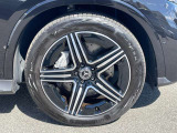 【アルミホイール】20インチのAMG5スポークアルミホイールを装着
