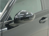 ◆ドアミラーウインカー◆ドアミラーにウインカーを装備しています。対向車に自身の進行方向を合図し安全に運転できます。