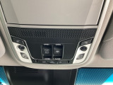 サンルーフの開閉ボタンです。