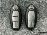 【インテリジェントキー】カバンやポケットに入れたままでもドアの施錠・開錠が可能なスマートキーを装備。スタートボタンのオン・オフ時もカギを取り出す必要がないからとっても便利です♪