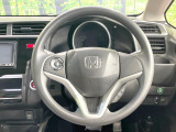 インテリアに合わせたデザインのステアリングは、運転される方のことも考え、運転しやすい形状、大きさです。是非一度、実際に触ってお確かめください。