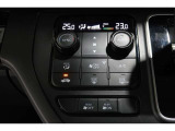 運転席と助手席の温度設定の変更が可能な左右独立タイプのデュアルエアコンです♪♪♪暑がりな人・寒がりな人も誰もが車内を快適にお過ごしいただけます♪♪♪