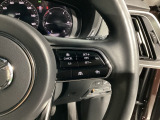 レーダークルーズコントロールは先行車との車間を維持しながら追従走行を行い、長距離でのドライバー負担を軽減させてくれます。