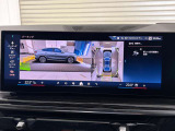 リヤ・ビュー・カメラ(予想進路表示機能付):車両後方の障害物や歩行者をコントロール・ディスプレイに表示。予想進路表示機能により、目標とする駐車スペースに十分な広さがあるか確認することができます。