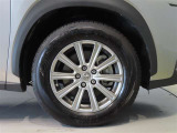 純正のアルミホイール装着車です。タイヤサイズは225/65R17です。