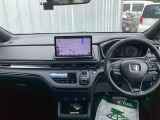運転席周りです。カップホルダーや小物の収納などは必須ですよね!!使い勝手の良いつくりになっております!!