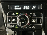 【オートエアコン】AUTOボタンを押してお好みの温度を設定!快適な室温でドライブをお楽しみいただけます♪