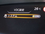 【横滑り防止】ハンドル操作や滑りやすい路面を走行中、横滑りを感知すると自動的に車両の進行を保つよう制御!