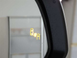 ブラインドスポットモニター装備。隣車線を走る車両を検知。ドアミラーでは確認しにくい後方、側方エリアに存在する車両や急接近してくる車両も検知しドアミラーに搭載されたLEDインジケーターが点灯します。