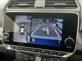 空から車を見たような「アラウンドビューモニター」!車の周りが一目で確認できるので、小さなお子様や障害物があっても安心して乗ることができます。