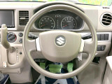 インテリアに合わせたデザインのステアリングは、運転される方のことも考え、運転しやすい形状、大きさです。是非一度、実際に触ってお確かめください。