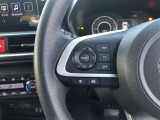 【ステアリングスイッチ】左です。ハンドルから手を離さず、運転に集中したまま手元でオーディオ操作等ができます。
